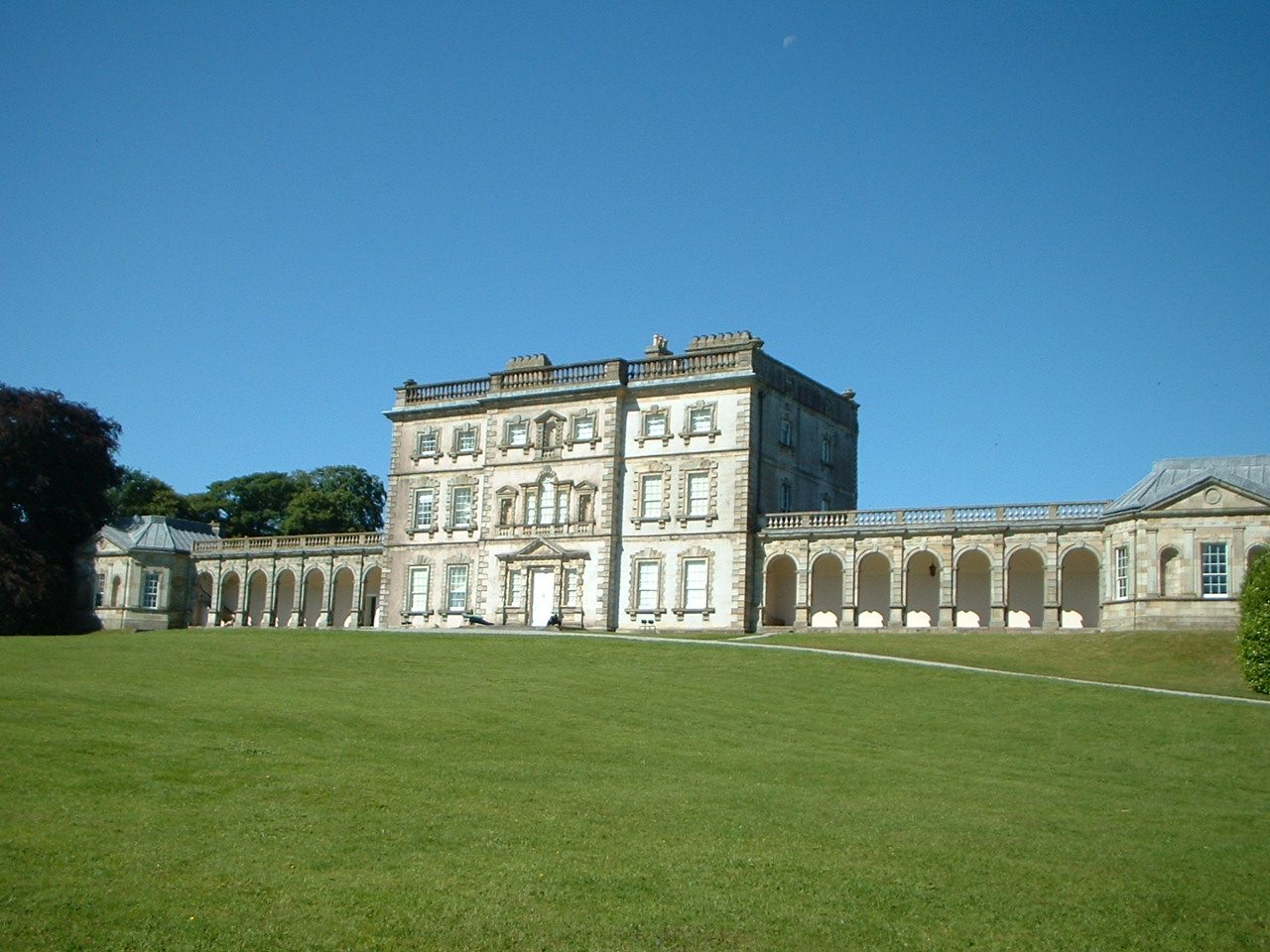 The frontage of Florence Court house and its lawns under a clear blue sky